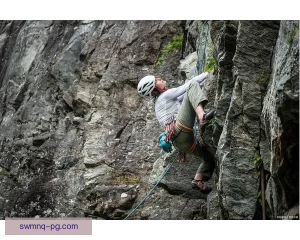 攀登征途:徒步探险高峰挑战 攀登征途:徒步探险高峰挑战